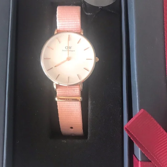 Daniel Wellington Rose Gold and White Watch 28mm - Picture 2 of 6